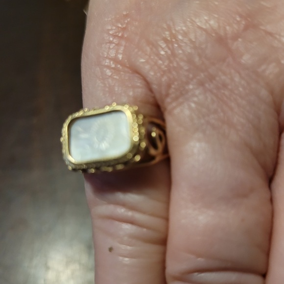 Estate find 14k Vintage MOP Etched Ring 14k gold - Picture 6 of 7